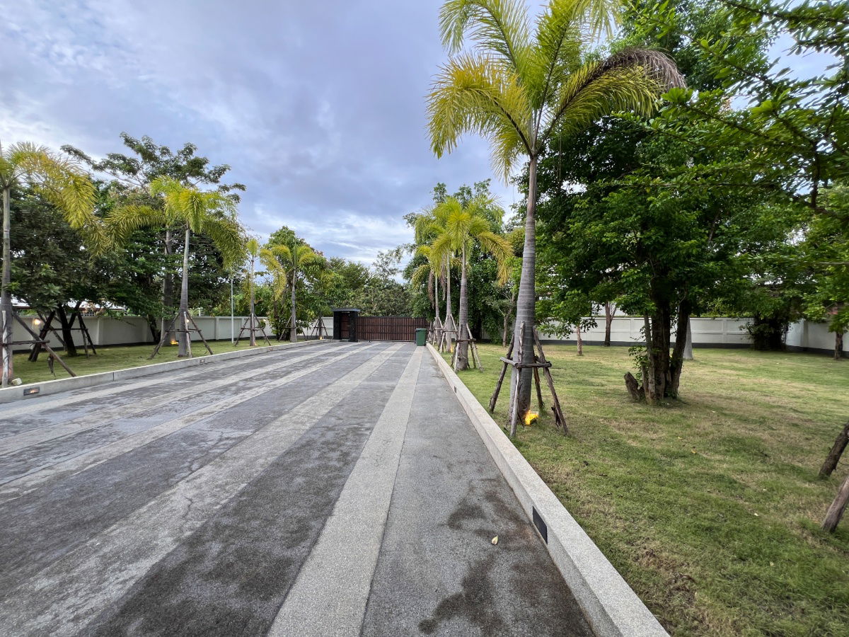 picture Single-story pool villa for  rent with 4 bedrooms, 7 bathrooms and 4 parkings. - 25/26