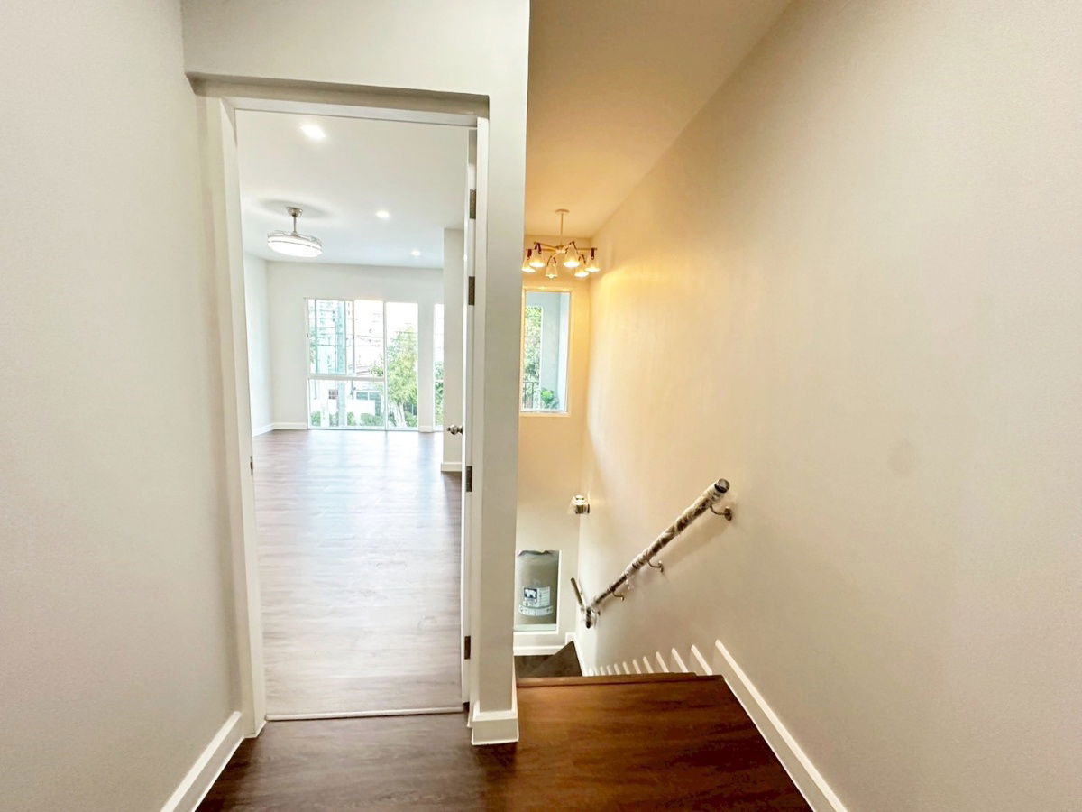 รูป ทาวน์โฮม3ชั้น ตกแต่งรีโนเวทใหม่ ทำเลดี อยู่ต้นโครงการ หมู่บ้าน เบล็สทาวน์ ถนนรามอินทรา  127 มีนบุรี ใกล้รถไฟฟ้า - รูปที่ 18/48