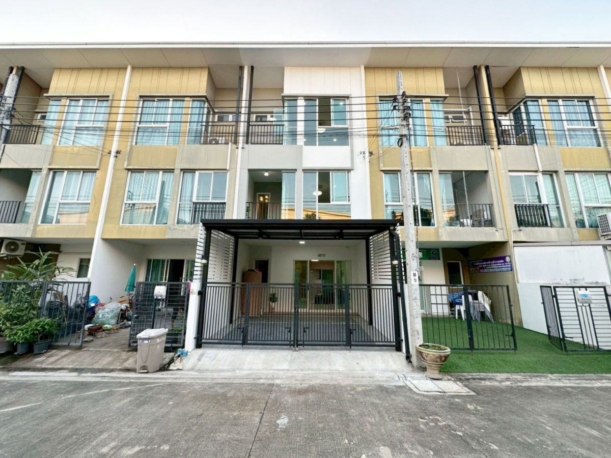 รูป ทาวน์โฮม3ชั้น ตกแต่งรีโนเวทใหม่ ทำเลดี อยู่ต้นโครงการ หมู่บ้าน เบล็สทาวน์ ถนนรามอินทรา  127 มีนบุรี ใกล้รถไฟฟ้า - รูปที่ 1/48