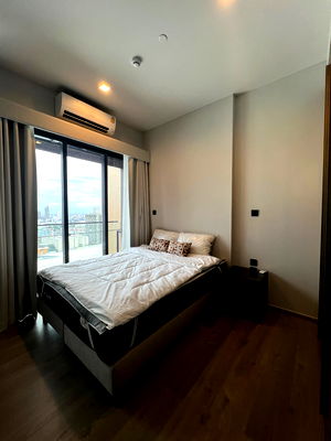Condos for rent : The Crest Park Residences Condo - A luxurious condo with a large parking space, located near BTS Ha Yaek Ladprao station, for only 27,000 baht.