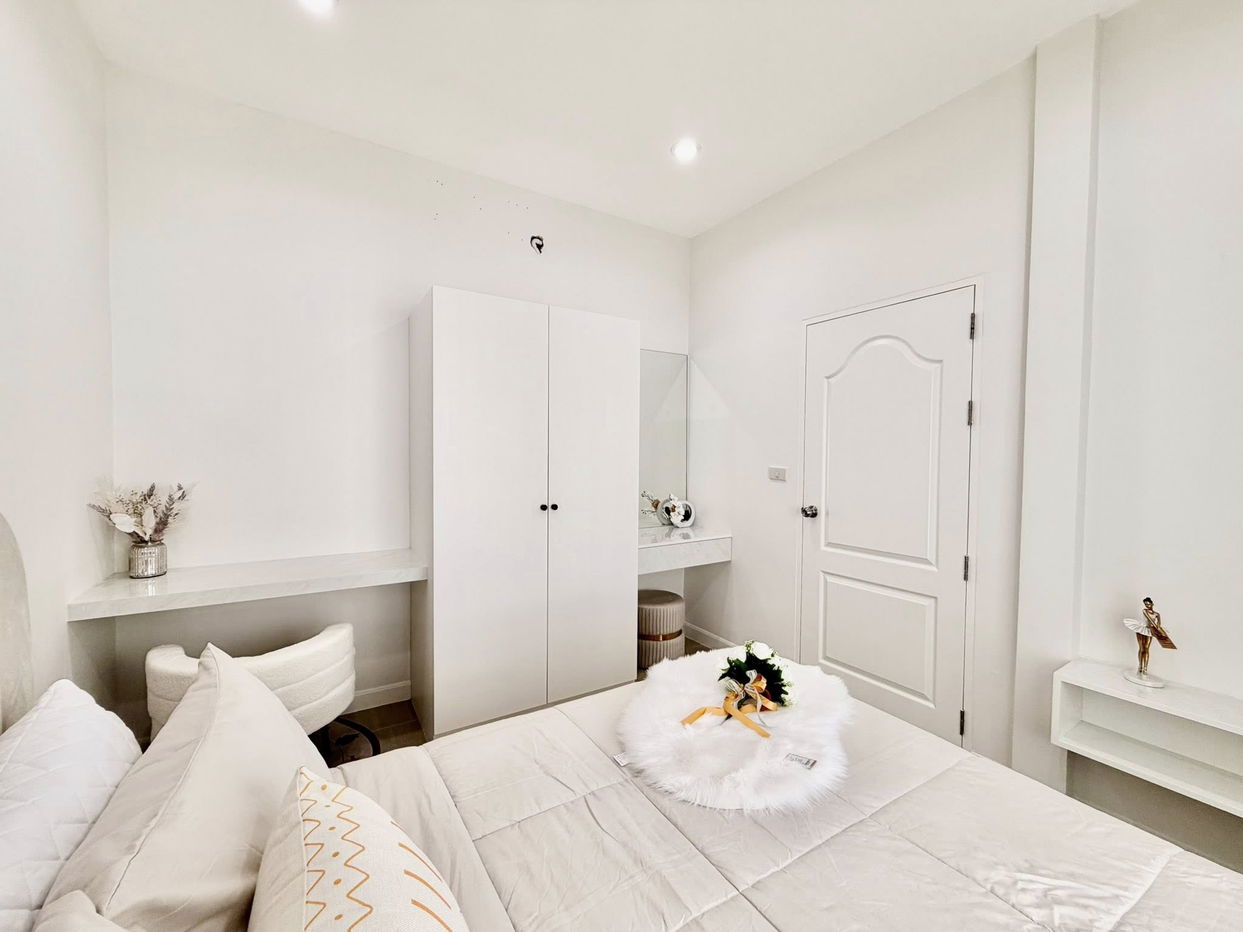 picture Fully Furnished 2-Bedroom House in East Pattaya - 12/17