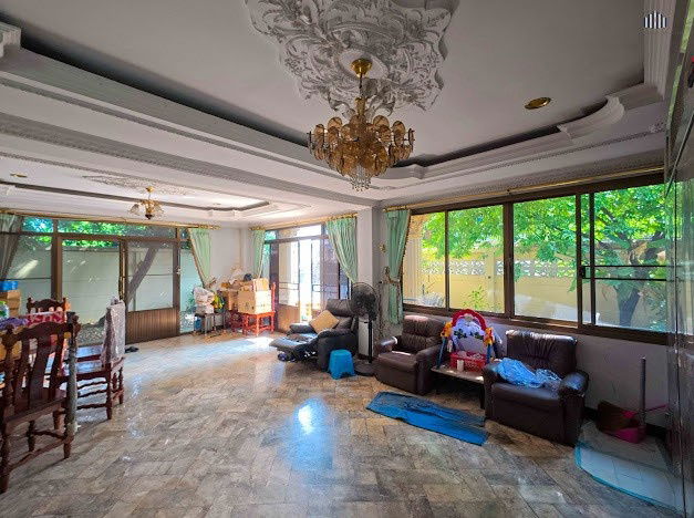 รูป แปลงใหญ่พร้อมบ้าน4ชั้น หายากแล้ว!!! ขายที่ดินพร้อมบ้าน4ชั้น ในซอยปากน้ำฝั่งเหนือ1 พื้นที่ 254 ตารางวา  เพียง 1นาทีถึงถนนใหญ่ พรานนก-กาญจนาภิเษก  - รูปที่ 11/13