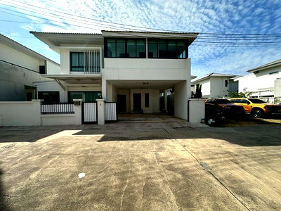 เช่าบ้านเดี่ยว ศรีราชา ชลบุรี : บ้านเดี่ยวให้เช่า โครงการ มบ.เดอะ คอมพลีท ศรีราชา ชลบุรี 