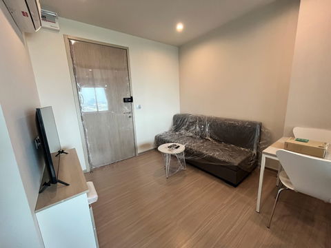 เริ่ดเลยล่ะ คอนโด ASPIREเอราวัณไพร์ม  32 ตรม. ชั้น15 ติดลิฟต์ วิวสระ 10,500 บาทพึ่งทาสีใหม่ 