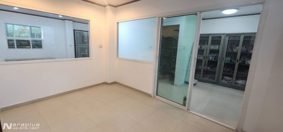 รูป 68121168 : ขายบ้านเดี่ยว 2 ชั้น + พื้นที่ดาดฟ้า เป็น Home Office  บนที่ดินขนาด 92.5 ตร.ว. สุขาภิบาล 5 ซอย.37 บางเขน กรุงเทพฯ พื้นที่ใช้สอยเยอะ คุ้มค่า - รูปที่ 8/22