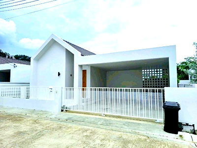 เช่าบ้านเดี่ยว ม.ศรีปทุม : ให้เช่าบ้านเดี่ยว 1 ชั้น 3นอน 3น้ำ 54 ตร.วา. มีสวนกลาง สองคอน แก่งคอย สระบุรี เขาพระพุทธบาทน้อย 1.1 กม.