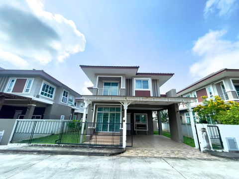 ให้เช่าบ้านเดี่ยวสองชั้น  4 ห้องนอน 3 ห้องน้ำ 1  ห้องครัว  2  ที่จอดรถ