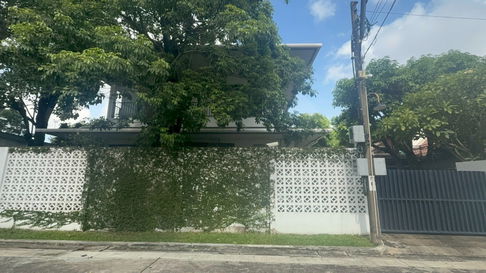 บ้านเดี่ยวหลังใหญ่ พื้นที่เยอะ สงบ ส่วนตัว ติดทางด่วน ใกล้ทองหล่อ