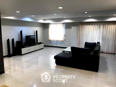 เช่าคอนโด สุขุมวิท 39 : คอนโด 3-ห้องนอน ที่ รอยัล คาสเซอร์ สุขุมวิท ใกล้ BTS พร้อมพงษ์ (ID 888210)