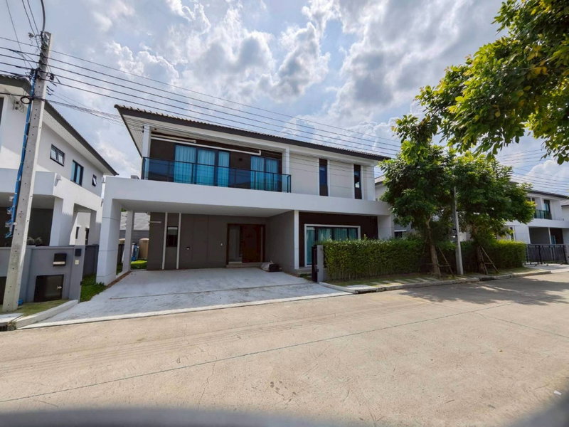 บ้านเดี่ยวให้เช่า : 🏡ให้เช่าบ้านเดี่ยว เซนโทร วิภาวดี แต่งครบพร้อมอยู่ (4 ห้องนอน 5 ห้องน้ำ) เพียง 110,000/เดือน ▫️Line: @sanhaproperty📲092-6242892 รหัส SH-0065