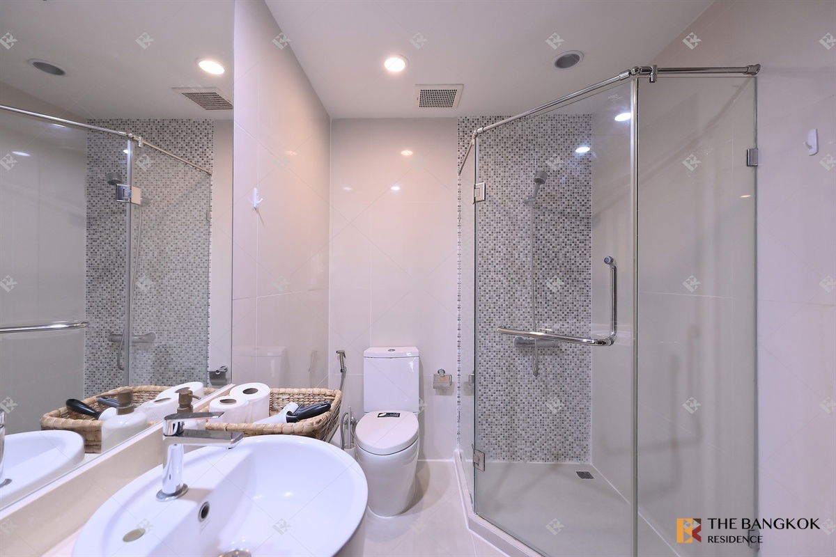 รูป The Rajdamri 💸 Unmatched Price! Fully Furnished ✨ Near BTS Chidlom - รูปที่ 9/10