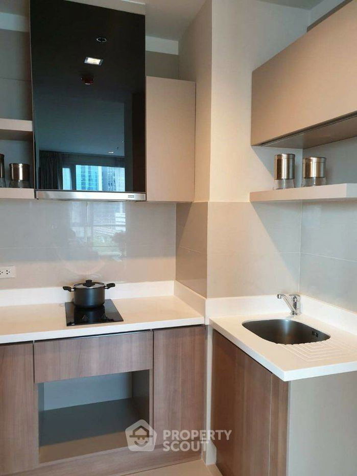 รูป คอนโด 1-ห้องนอน ที่ ริธึ่ม สาทร ใกล้ BTS สะพานตากสิน (ID 515360) - รูปที่ 3/10