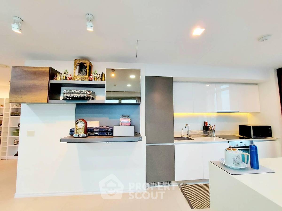 picture 2-BR Condo at The River Condominium near BTS Saphan Taksin (ID 452535) - 2/7