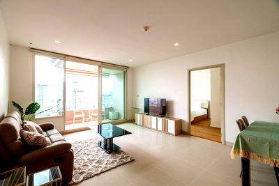 Condos for sale : High-Floor 2 Bedroom Riverfront Condo for Sale at Watermark Chaophraya | Near ICONSIAM - U5913811