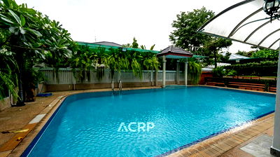 เช่าบ้านเดี่ยว ม.ศรีปทุม : ให้เช่าบ้านเดี่ยวรีโนเวทใหม่ พร้อมสระว่ายน้ำขนาดใหญ่ พหลโยธิน ตกแต่งแล้ว ใกล้รถไฟฟ้าสถานีเกษตร