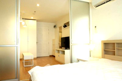 คอนโดให้เช่า : คอนโด 1 ห้องนอน ขนาด 35 ตร.ม. ห้องชั้น 8 ราคาเหมาะสม ที่ IDEO สุขุมวิท-พระราม 4 ใกล้ BTS พระโขนง 300 ม. (ID 371199)