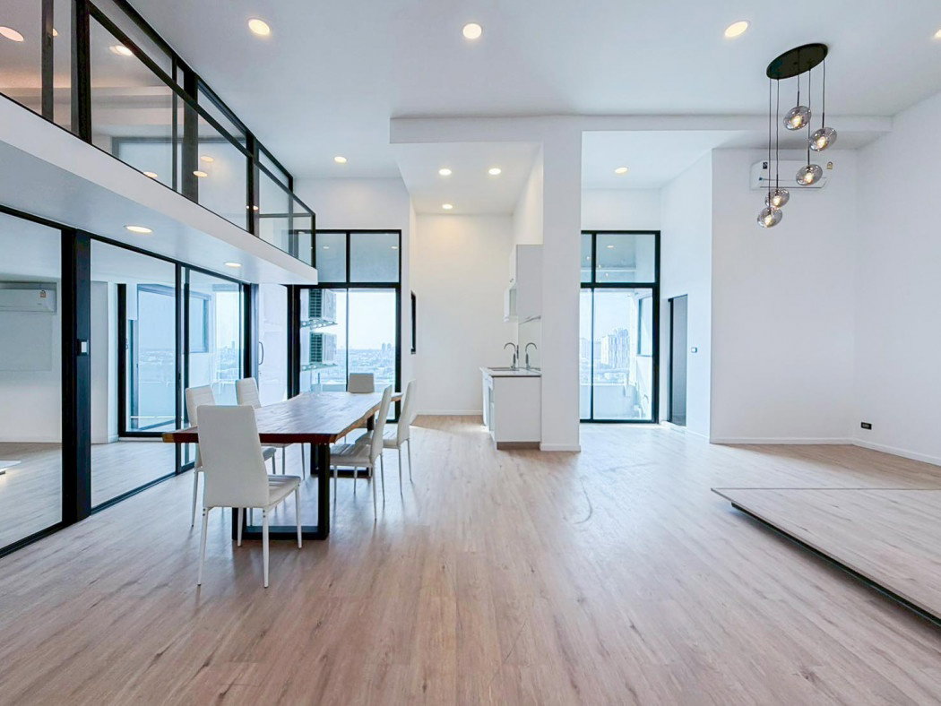 Amazing deal! CNP Condo, Chaengwattana, 100 sq m, near MRT Pink Line Muang Thong Thani, 16th floor.