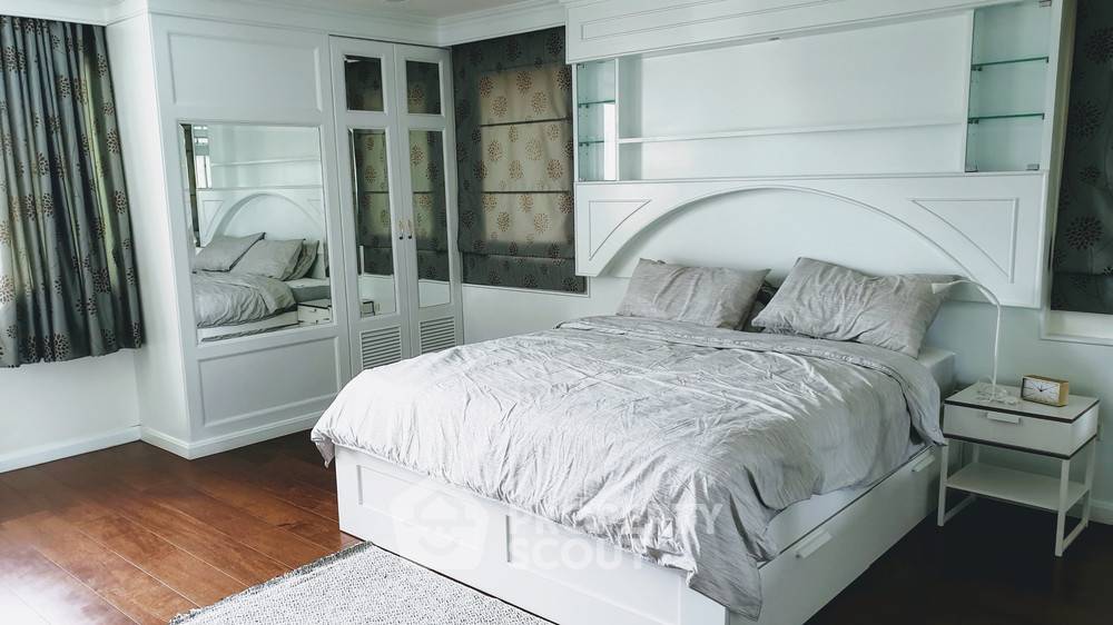 picture 2-BR Condo at Le Premier 1 Condominium near MRT Sukhumvit (ID 309271) - 1/12