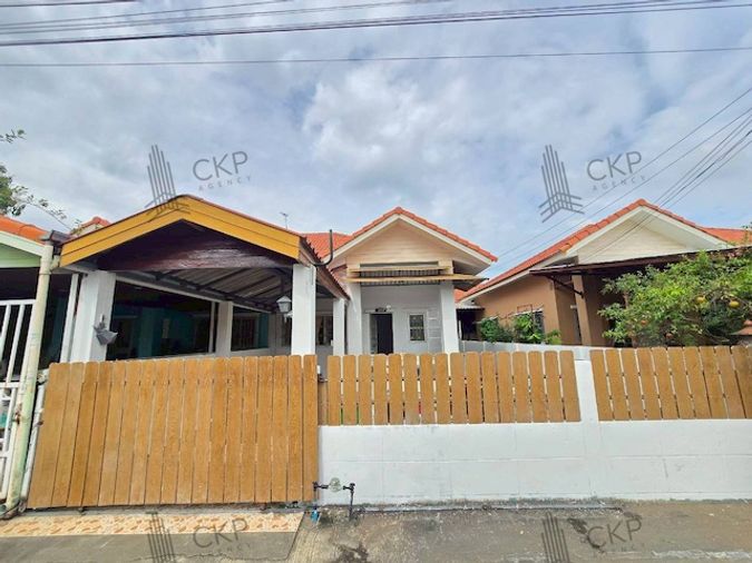 บ้านแฝด ราชพฤกษ์ 2 ชั้นเดียว ขนาด 37.2 ตร.วา พื้นที่กว้างขวาง จอดรถได้ 1 คัน โครงสร้างแข็งแรง ทำเลดี