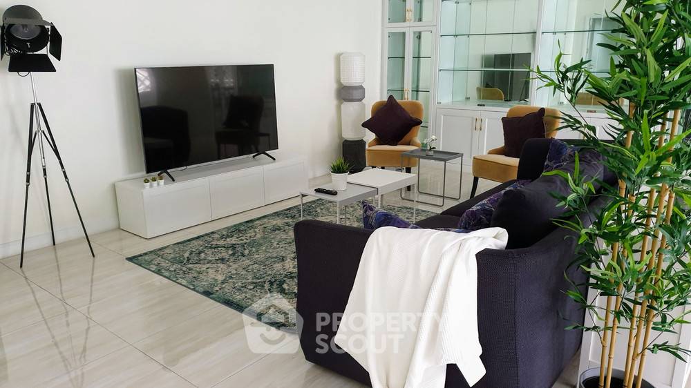 picture 2-BR Condo at Le Premier 1 Condominium near MRT Sukhumvit (ID 309271) - 7/12