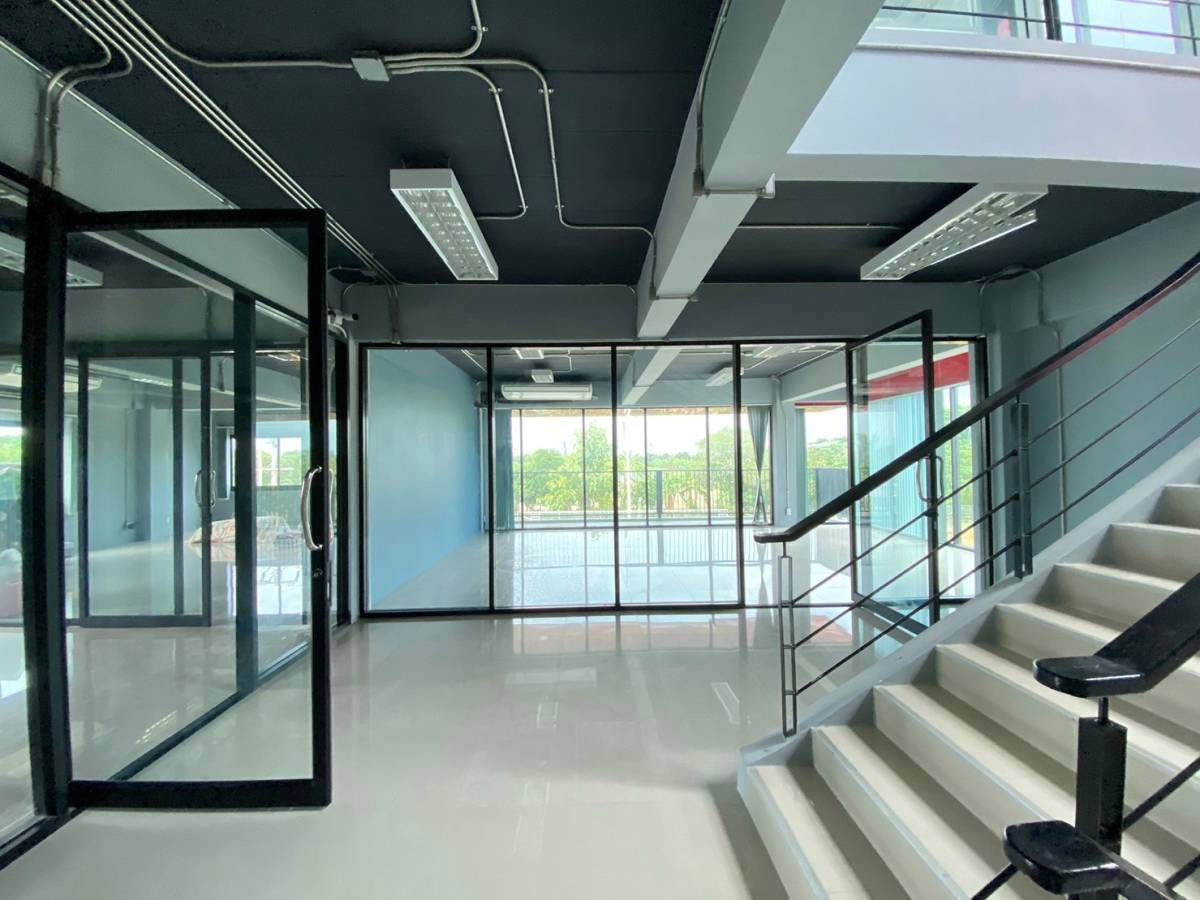 รูป อาคารสำนักงานพร้อมโกดัง บนที่ดินขนาด 6 ไร่ | พื้นที่ใช้สอยรวม 720 ตร.ม. - รูปที่ 4/8