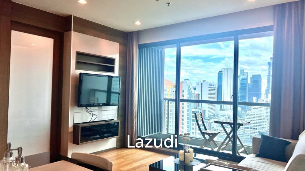 picture Luxurious 30th Floor Condo in Si Lom Bangkok - 4/10