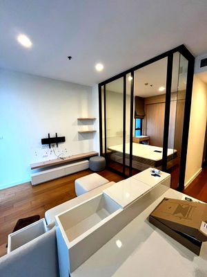 คอนโดให้เช่า : Bright Wongwian yai | ราคา 17,900 บาท | ห้องสวย ทำเลดี เฟอร์นิเจอร์ครบ พร้อมอยู่