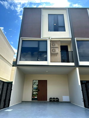 ทาวน์โฮม บางพลี สมุทรปราการ : Townhome 3ชั้น 3นอน 3น้ำ ส่วนกลางเยอะที่สุดในย่านบางนา