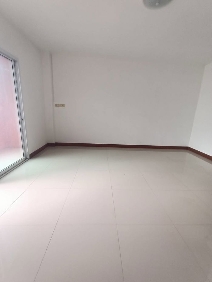 รูป ตึกแถว เนื้อที่ทั้งหมด 74 ตารางเมตร 122/22 โครงการตลาดพลาซ่า(หาดใหญ่ใน) ตำบลหาดใหญ่ อำเภอหาดใหญ่ สงขลา ราคา 5,184,000 บาท - รูปที่ 9/13