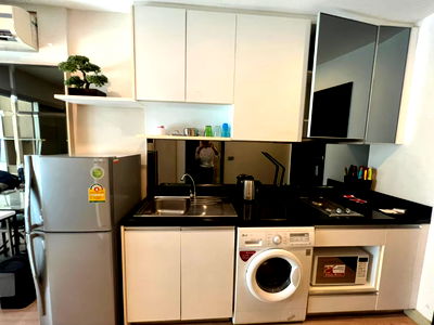 คอนโดให้เช่า : ให้เช่า : สกาย วอล์ค เรสซิเดนซ์ 18,000 บาท/เดือน  ติดต่อ Line ID : 2424yusuke  