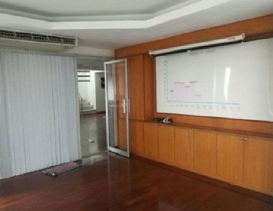 รูป  ให้เช่า Home Office / ออฟฟิศ 3 ชั้น ซอยกรุงเทพกรีฑา 15 หลังใหญ่ 112 ตารางวา จอดรถ 6 คัน / แอร์ 8 เครื่อง / เหมาะเป็นสำนักงาน จดบริษัทได้ - รูปที่ 2/11