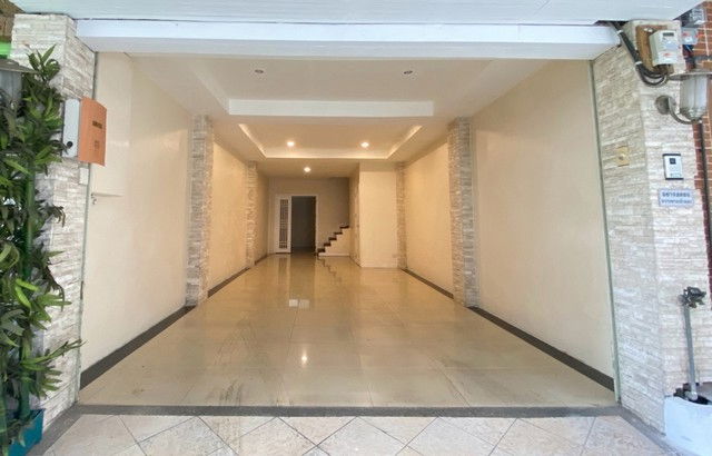 รูป OF0479 อาคารออฟฟิศให้เช่า ย่านพระราม 1 กรุงเทพมหานคร - รูปที่ 1/8