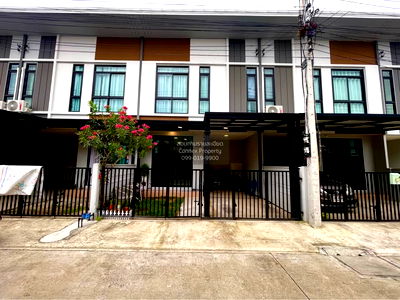 ทาวน์โฮม ลาดหลุมแก้ว ปทุมธานี : ขายทาวน์เฮาส์ 2 ชั้น ปทุมธานี-ลาดหลุมแก้ว หน้ากว้าง ลาดหลุมแก้ว ลาดหลุมแก้ว ปทุมธานี CX-138975 ✅ ทักไลน์ @connexproperty ตอบทันที ทีมงานมืออาชีพ ✅