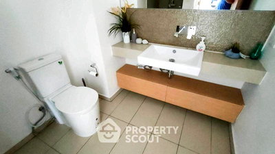 Condos for sale Soi Sukhumvit 71 : 1-BR Condo at The Lofts Ekkamai near BTS Ekkamai (ID 2486002)