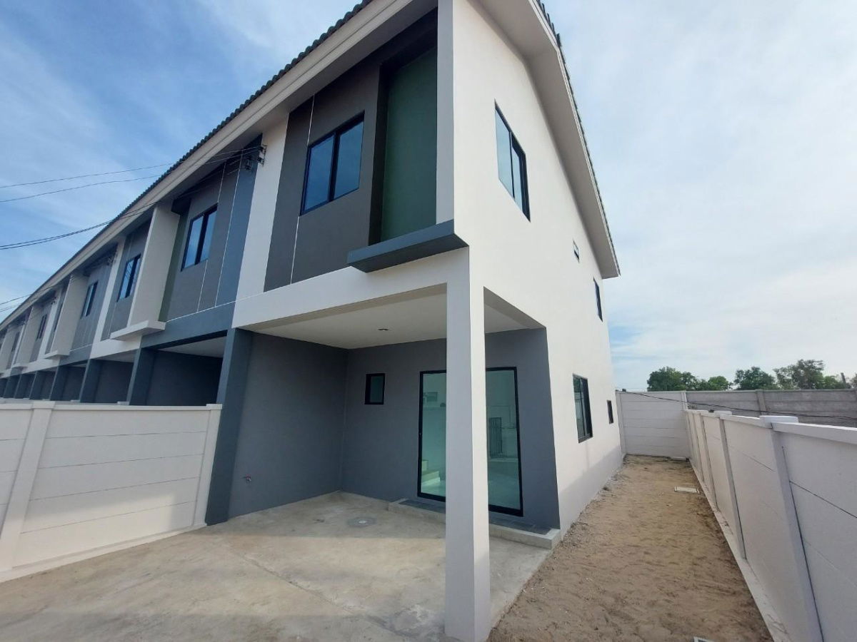 รูป ให้เช่าทาวน์โฮม หลังมุม 26 ตรว. พื้นที่ข้างบ้านกว้าง 2 เมตร เจษฎา 11 รังสิต คลอง 2 ใกล้นิคมนวนคร เดินทางสะดวก เชื่อมออกพหลโยธินได้ - รูปที่ 1/13