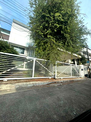 เช่าโฮมออฟฟิศ เขตคลองเตย : ให้เช่า  ขาย | อาคารเพื่อการพาณิชย์ 4 ชั้น – พื้นที่ใช้สอย 820 ตร.ม. | ใกล้ BTS อ่อนนุช (500 ม.)