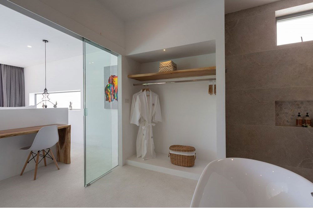 รูป [920121057-170] STUNNING 4-BEDROOM SEAVIEW VILLA FOR RENT - รูปที่ 19/62