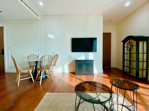 Bright Sukhumvit 24  Near BTS prompong 