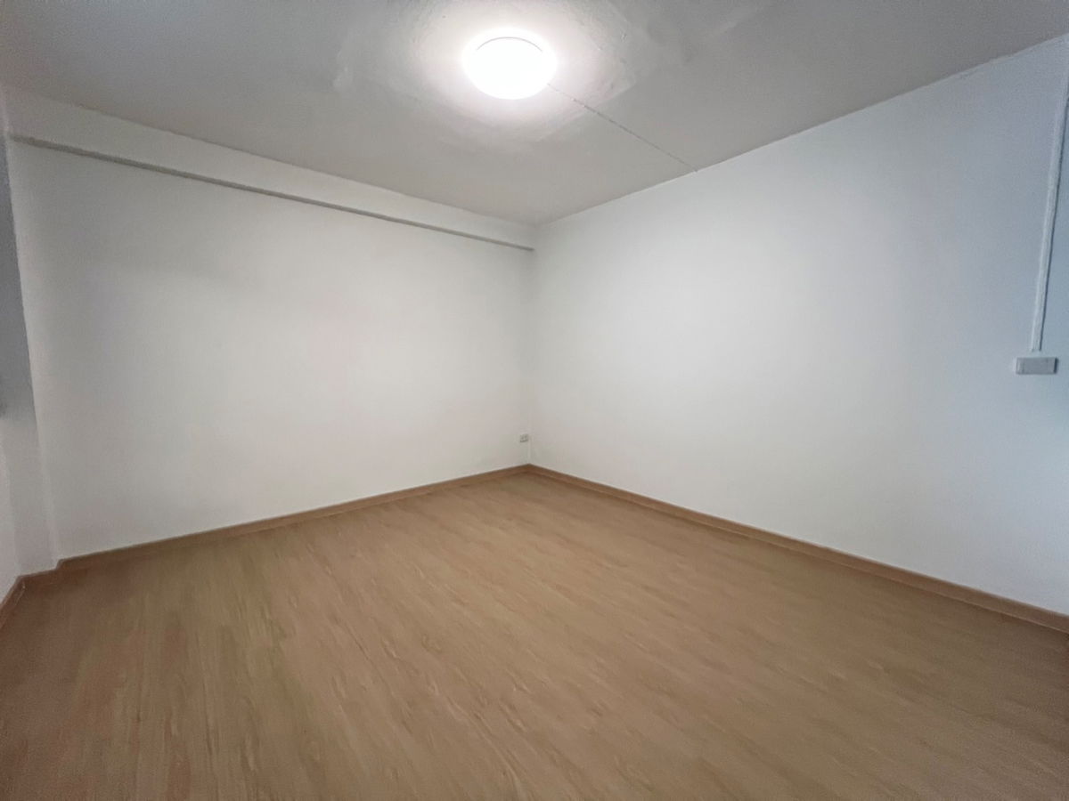 รูป ขาย อาคารพาณิชย์ 3 คูหา รีโนเวทใหม่ จอดรถ 6 คัน พร้อมใช้งาน เข้าออกได้สองทาง ทั้งเอกชัย 66 และ บางบอน 1 ซอย 9 - รูปที่ 24/35