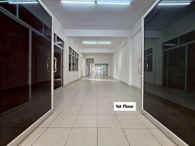 รูป 𝗙𝗼𝗿 𝗥𝗲𝗻𝘁 | 𝗟𝗮𝗿𝗴𝗲 𝟮 𝗦𝘁𝗼𝗿𝗲𝘆 𝗖𝗼𝗺𝗺𝗲𝗿𝗰𝗶𝗮𝗹 𝗕𝘂𝗶𝗹𝗱𝗶𝗻𝗴  Soi Kanchanaphisek 40 , Prawet, Bangkok - รูปที่ 2/18