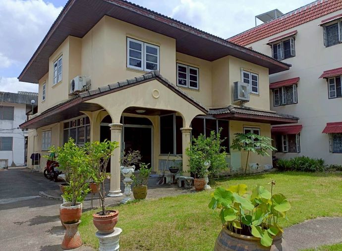 129AGJD🏡 บ้านพร้อมที่ดินใจกลางเมือง ที่หาไม่ได้อีกแล้ว! 