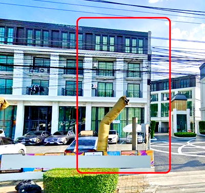 อาคารพาณิชย์ให้เช่า : มีลิฟท์ในตัว Home Office ให้เช่าอาคาร 4.5 ชั้น 648 ตร.ม.อ่อนนุช-พัฒนาการ BTS สีเหลือง ศรีนุช 800 ม. 58ตร.ว. ระดับพรีเมียม 6-7คัน ติดถนน