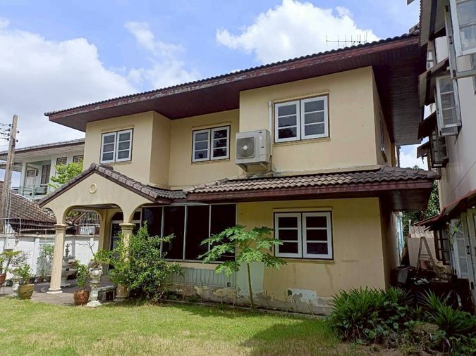 5-bed house for sale, 157 sq wah, Phra Nakhon