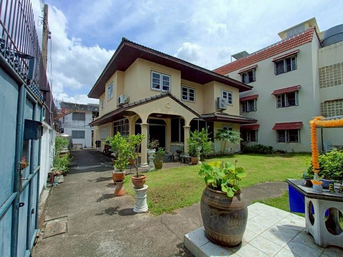 5-bed house for sale, 157 sq wah, Phra Nakhon