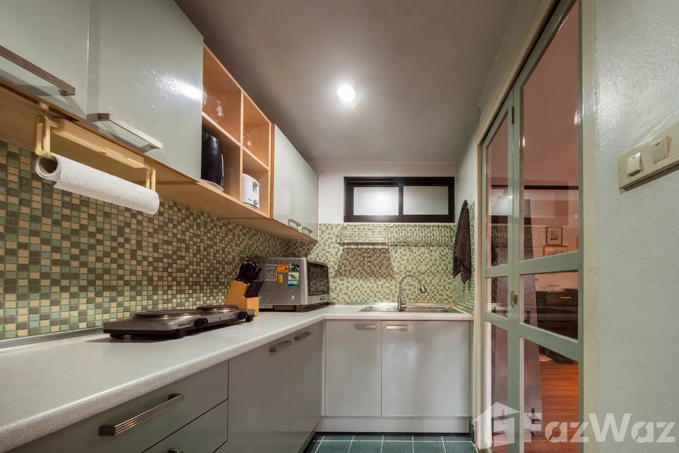 picture Fully decorated. Located at the front building. Open view. 5936507 - 6/15