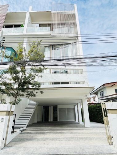 ให้เช่าโฮมออฟฟิศ 3 ห้องนอน 400 ตร.ม. 53.8 ตร.ว. ลักซ์ 35 รัชดา-ลาดพร้าว