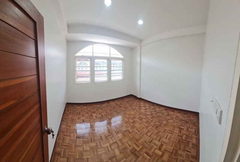 รูป ให้เช่าทาวเฮ้าส์ 2 ชั้น บ้านสวย ซอยรามคำแหง 72 📲 โทร/ไลน์ 097-2161939 - รูปที่ 13/15