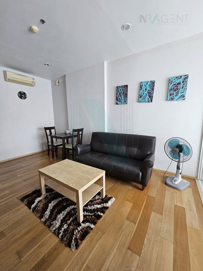 picture 🎉 For Rent Condo HIVE SATHORN Building , Floor 31,1 bed room, Room size 42 sqm - 1/8