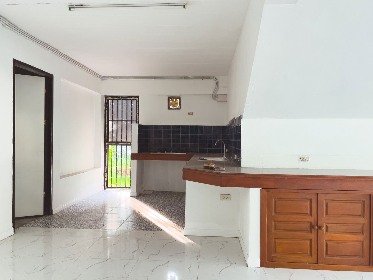 รูป ขายบ้านเดี่ยว พร้อมสระว่ายน้ำ พื้นที่กว้างมากกว่า 1 ไร่ - รูปที่ 23/32