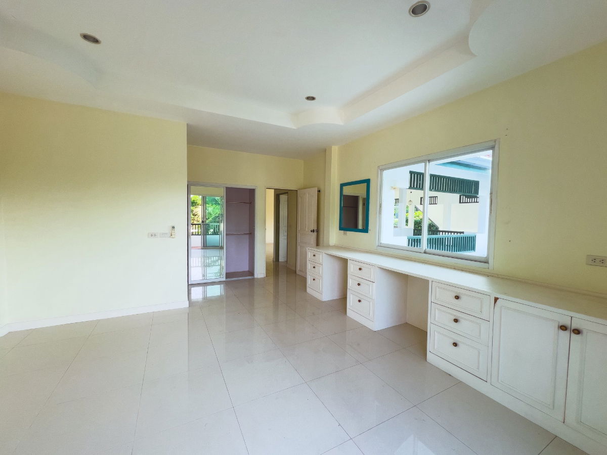 รูป ขายบ้านเดี่ยว พร้อมสระว่ายน้ำ พื้นที่กว้างมากกว่า 1 ไร่ - รูปที่ 6/32